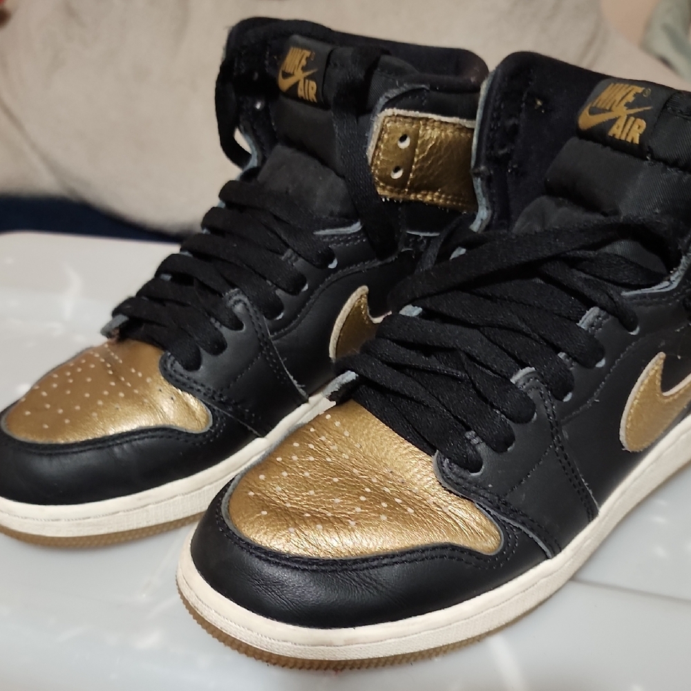Nike Kids Sneakers Black and Gold